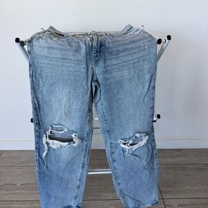Universal and Thread 90s Baggy Ripped Jeans 4